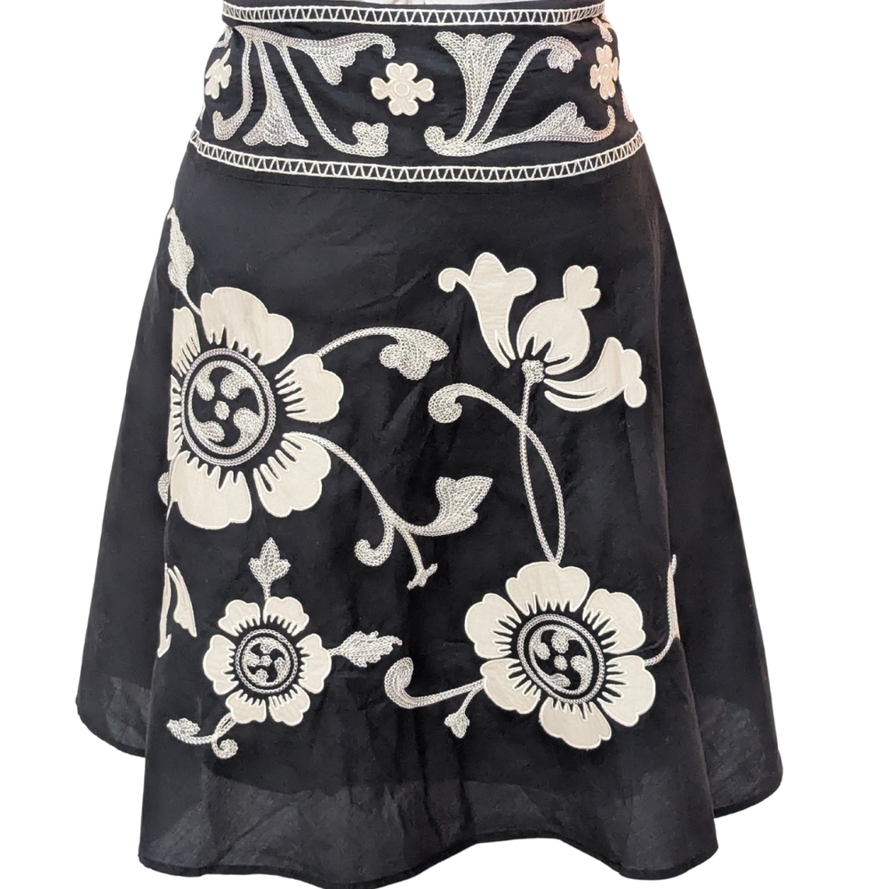 Bandolino Black And White Cotton Embroidery Skirt
